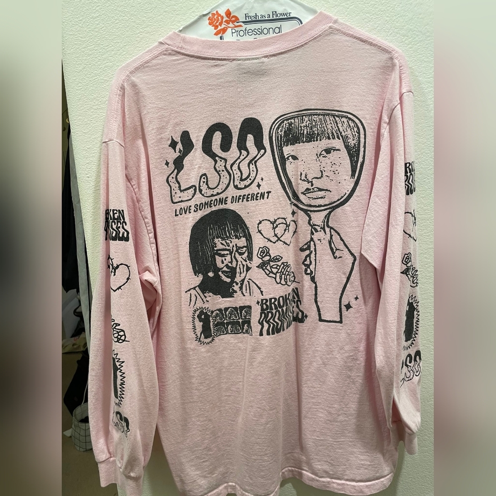 Long sleeve graphic tee size L